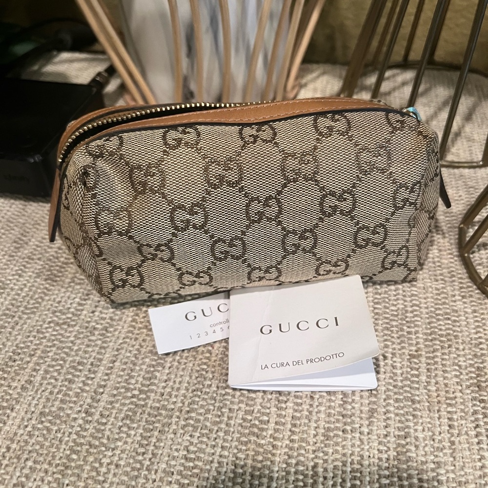 SOLD ! Gucci makeup bag pencil case small signature toiletry purse